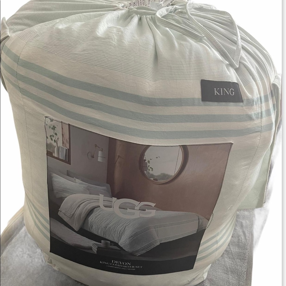 UGG® Devon 3-Piece Reversible King Comforter Blue